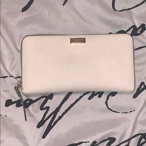 Kate Spade Wallet 💕 MAKE AN OFFER